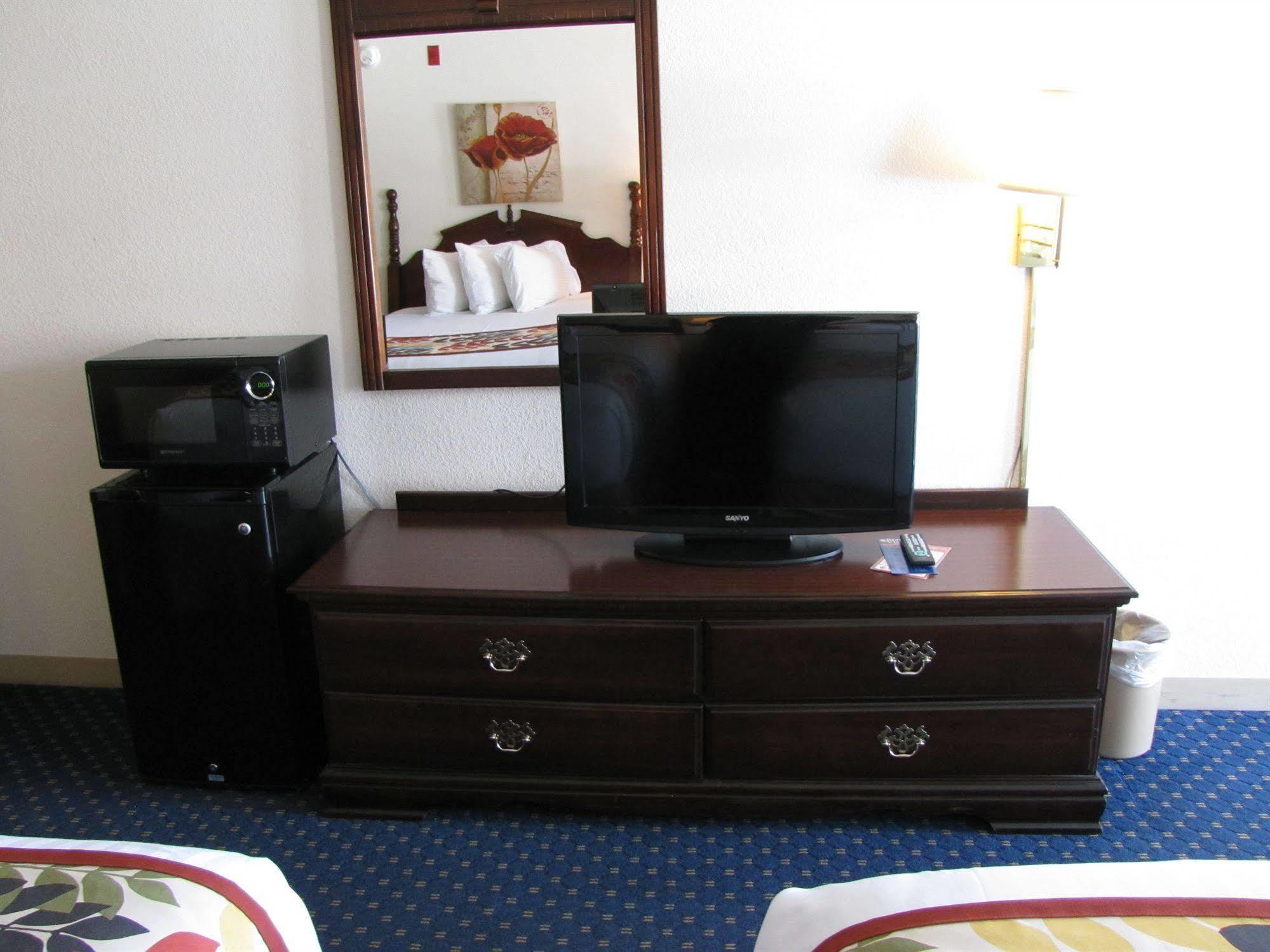 Dutton Inn Бренсън Екстериор снимка