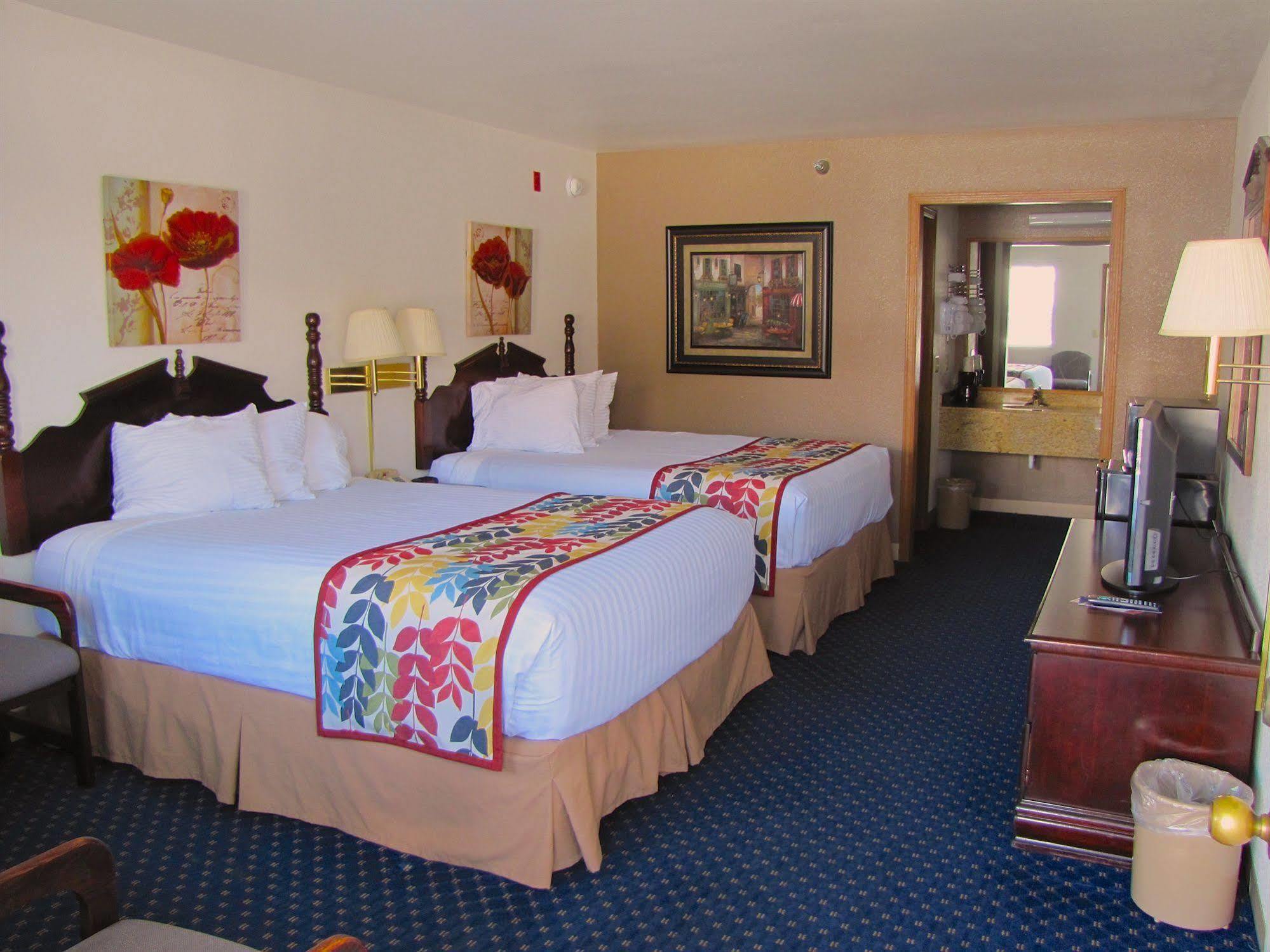 Dutton Inn Бренсън Екстериор снимка