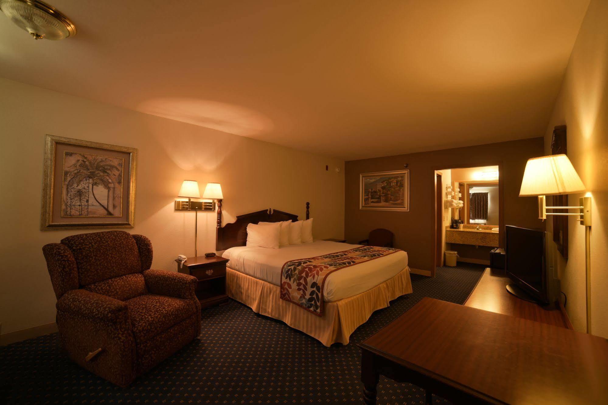 Dutton Inn Бренсън Екстериор снимка