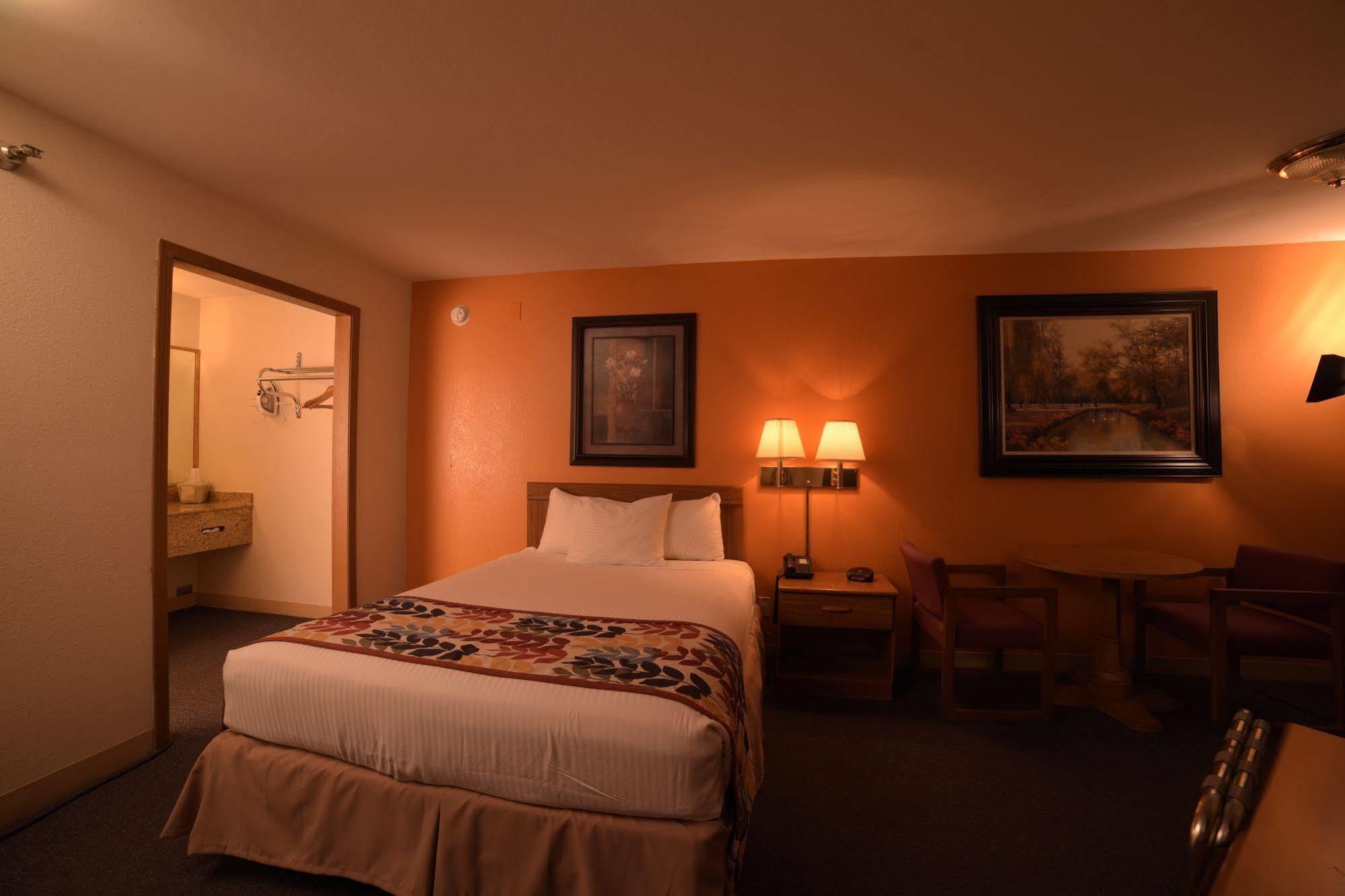 Dutton Inn Бренсън Екстериор снимка