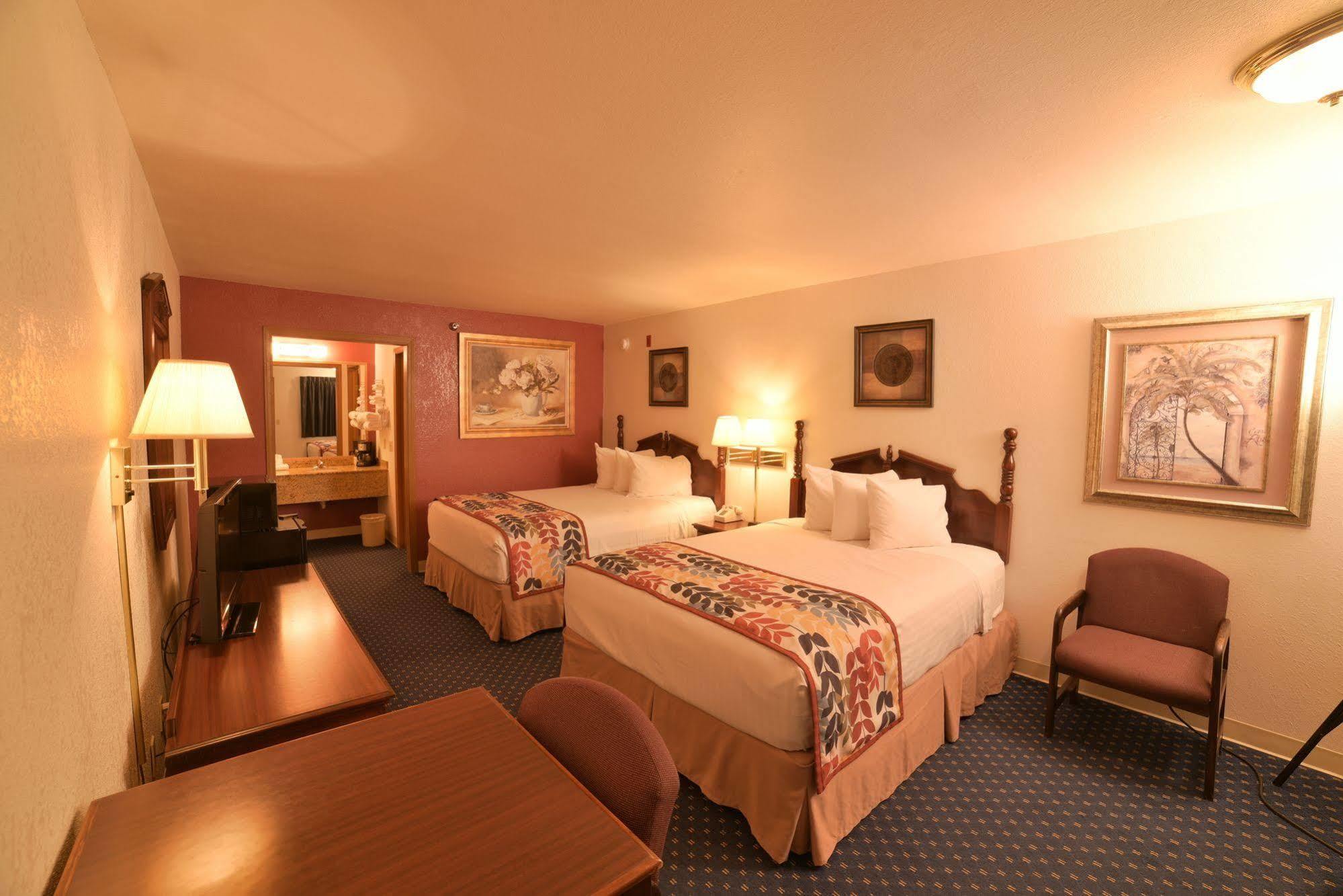 Dutton Inn Бренсън Екстериор снимка